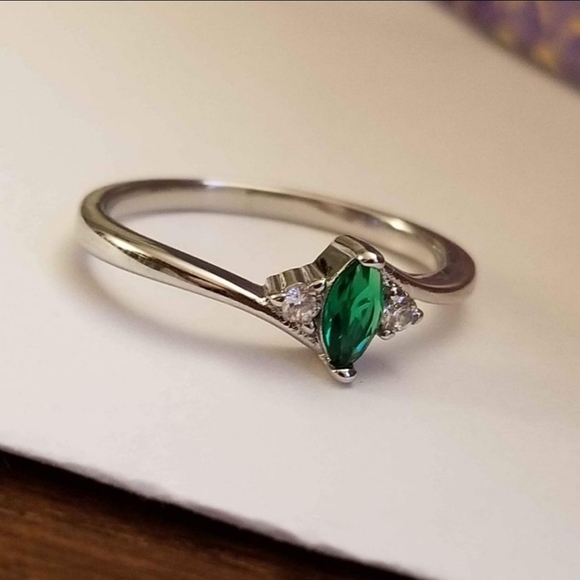 New 18K White Gold Plated Marquise Cut Emerald Diamond Ring for Women - Picture 3 of 9